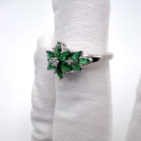 .925 Sterling Silver Rhodium Plated Green Cz Flower Ring - Picture 17 of 17
